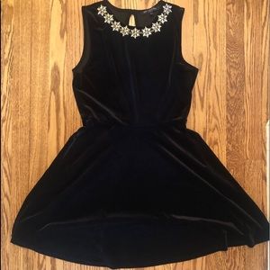 Black holiday dress for Juniors